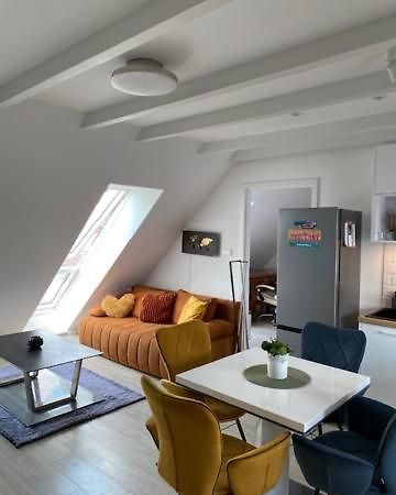 R77 Apartment Downtown - Penthouse Boedapest Buitenkant foto